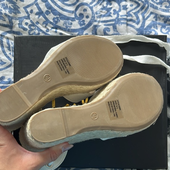 BRAND NEW Lulus wedges - Picture 3 of 4